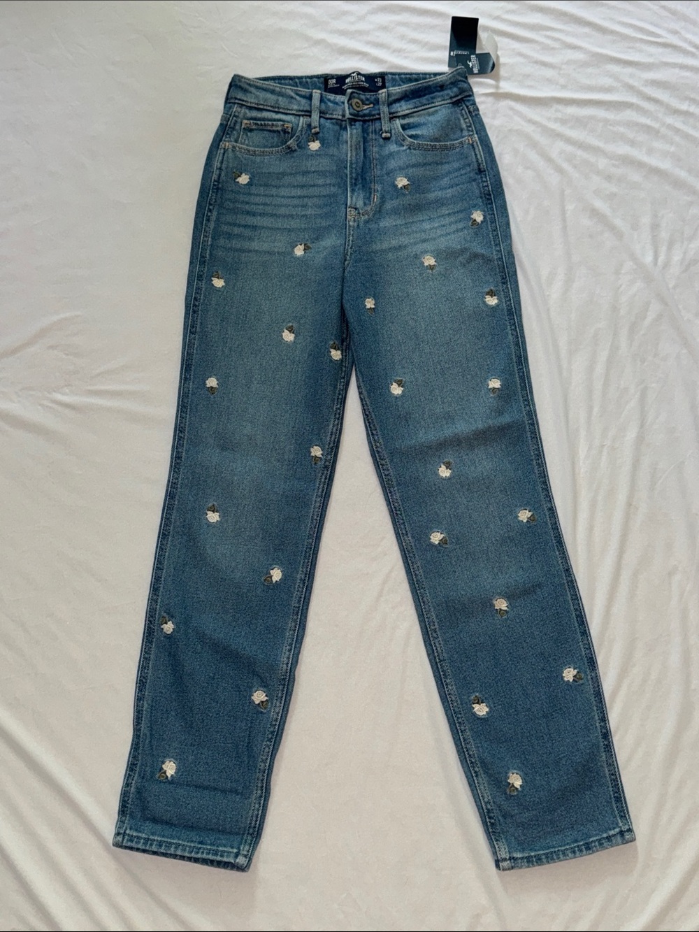BNWT Hollister Blue Floral Embroidered Straight-Leg Jeans